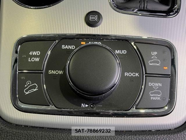 Jeep GRAND CHEROKEE 2018-07 8354736-11