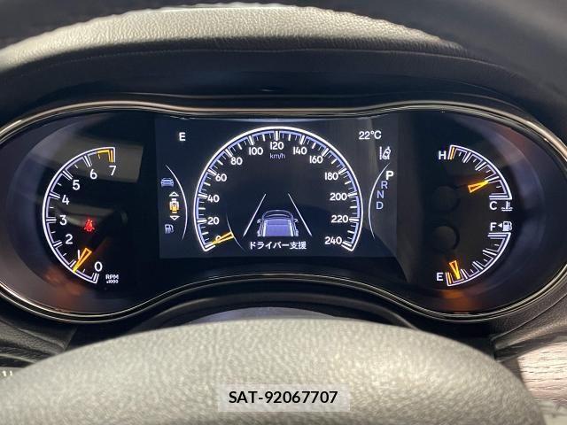Jeep GRAND CHEROKEE 2019-02 8742897-28