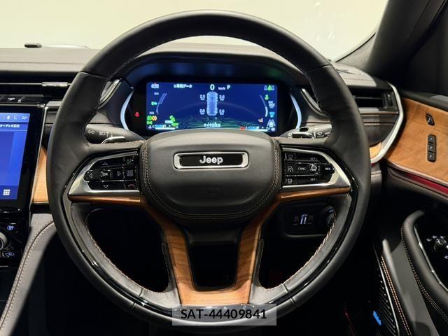 Jeep GRAND CHEROKEE 2024-04 8829599-11