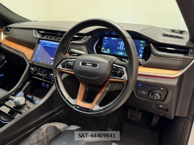Jeep GRAND CHEROKEE 2024-04 8829599-1