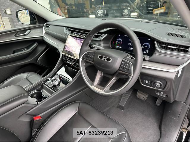 Jeep GRAND CHEROKEE 2024-08 8880206-1