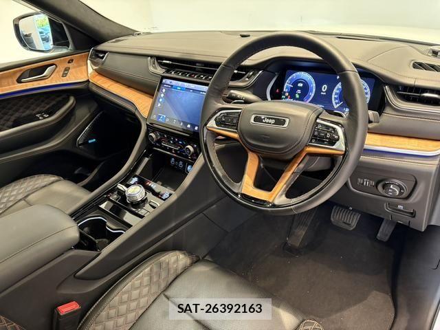 Jeep GRAND CHEROKEE 2025-04 7020654-1