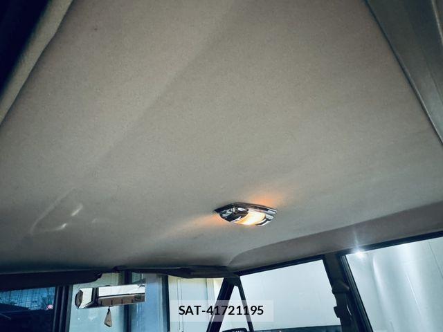Jeep Grand Wagoneer 1995-11 957592-21