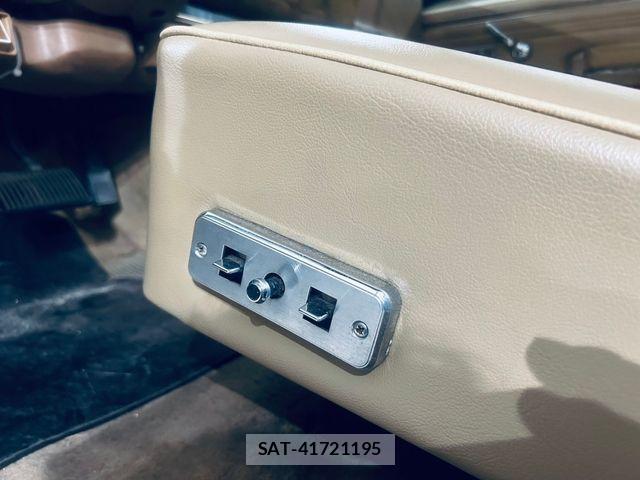 Jeep Grand Wagoneer 1995-11 957592-22