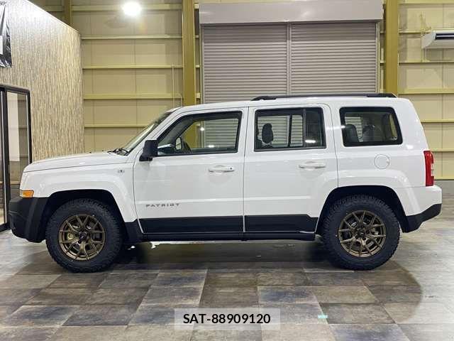 Jeep PATRIOT 2011-12 1345938-9