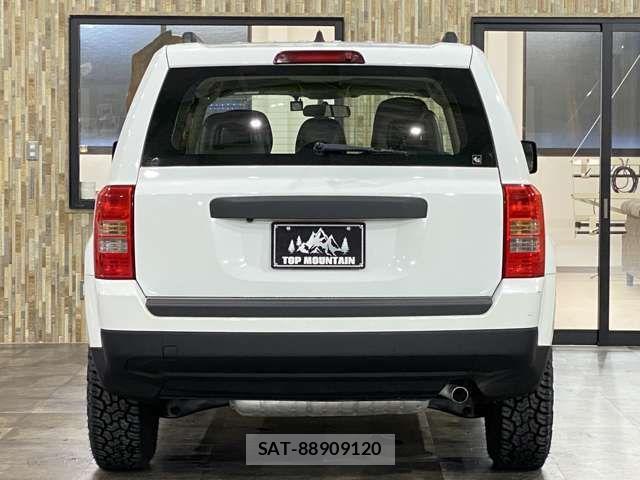 Jeep PATRIOT 2011-12 1345938-12