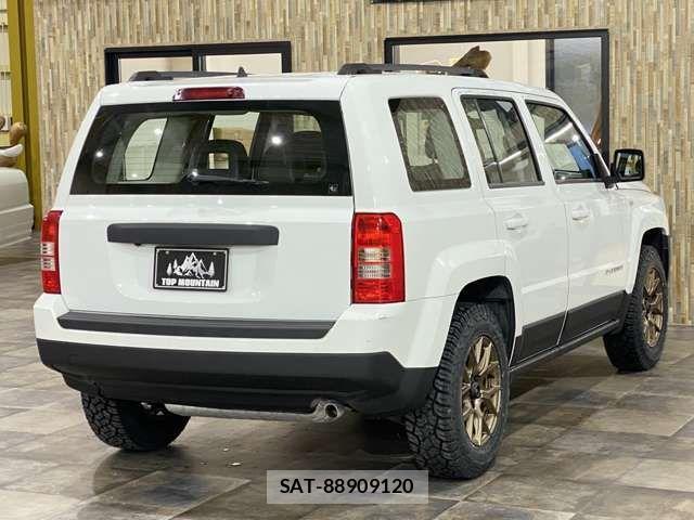 Jeep PATRIOT 2011-12 1345938-13