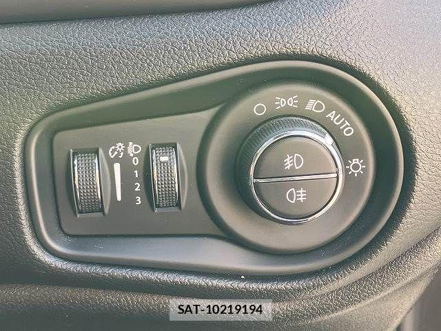 Jeep RENEGADE 2021-04 1029468-8