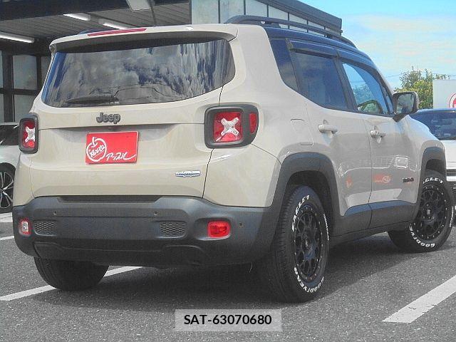 Jeep RENEGADE 2017-04 1189756-4