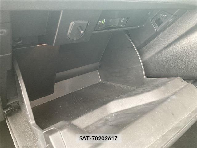 Jeep RENEGADE 2020-08 1281823-27
