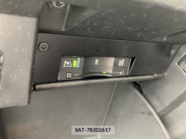 Jeep RENEGADE 2020-08 1281823-28