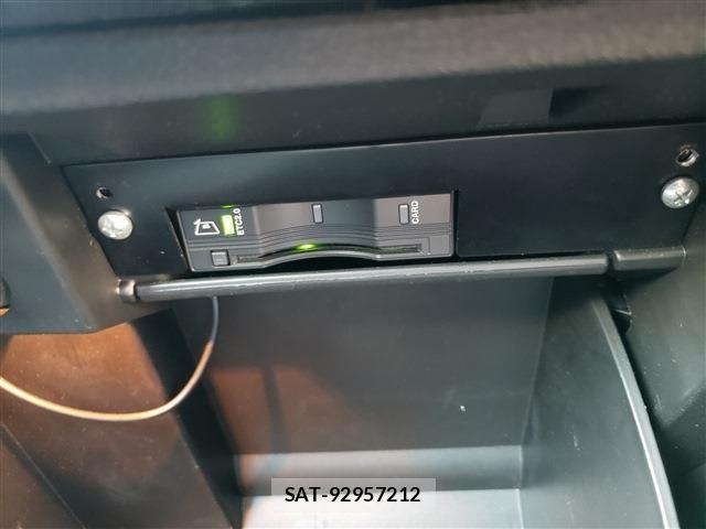 Jeep RENEGADE 2021-04 1660942-24