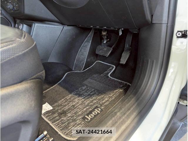 Jeep RENEGADE 2021-09 6612453-16