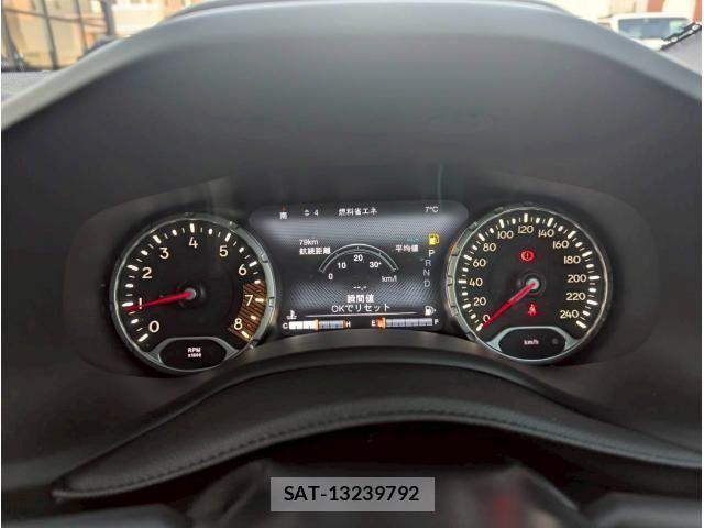 Jeep RENEGADE 2020-12 6612449-26