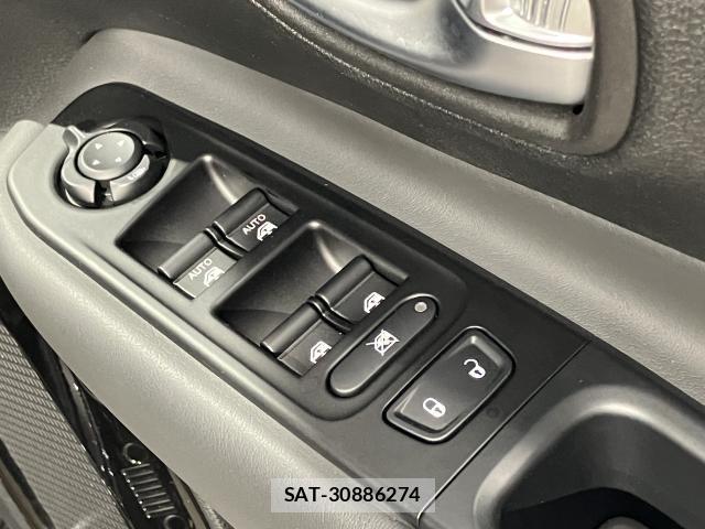 Jeep RENEGADE 2018-06 6672045-18