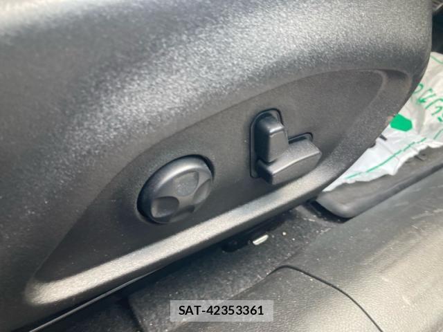 Jeep RENEGADE 2019-05 6906881-11
