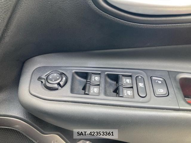 Jeep RENEGADE 2019-05 6906881-15