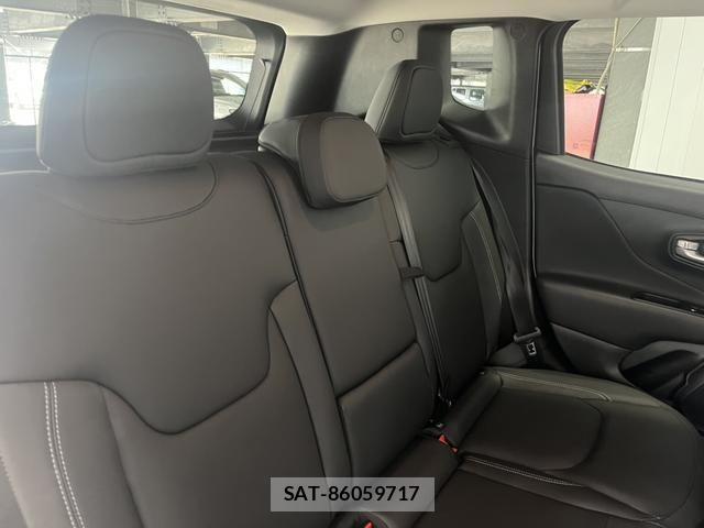 Jeep RENEGADE 2023-09 6906879-4