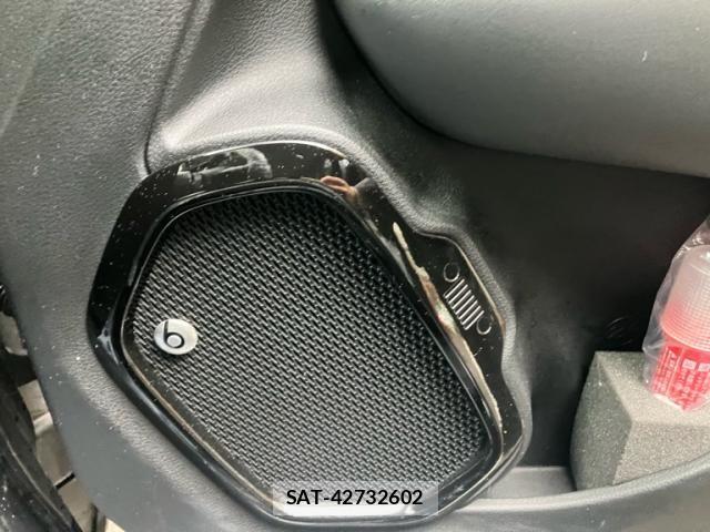Jeep RENEGADE 2019-06 7020663-12