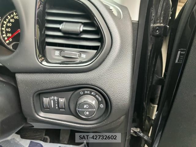 Jeep RENEGADE 2019-06 7020663-13