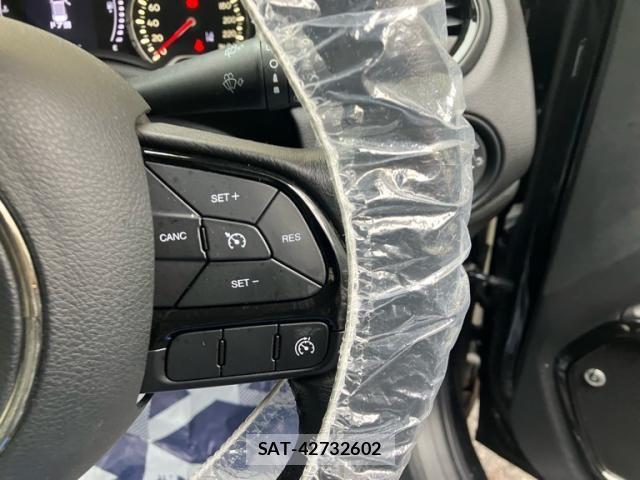 Jeep RENEGADE 2019-06 7020663-15