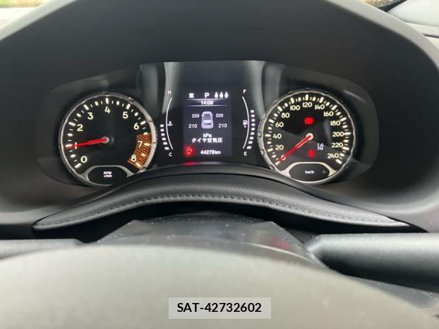 Jeep RENEGADE 2019-06 7020663-17