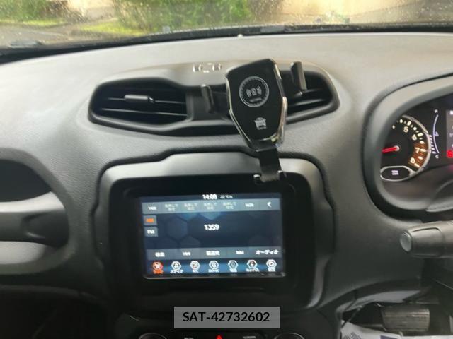 Jeep RENEGADE 2019-06 7020663-18