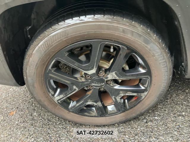 Jeep RENEGADE 2019-06 7020663-3