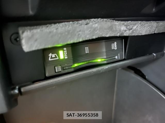 Jeep RENEGADE 2021-08 7020660-9