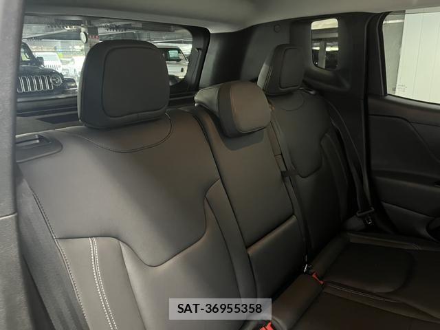 Jeep RENEGADE 2021-08 7020660-4