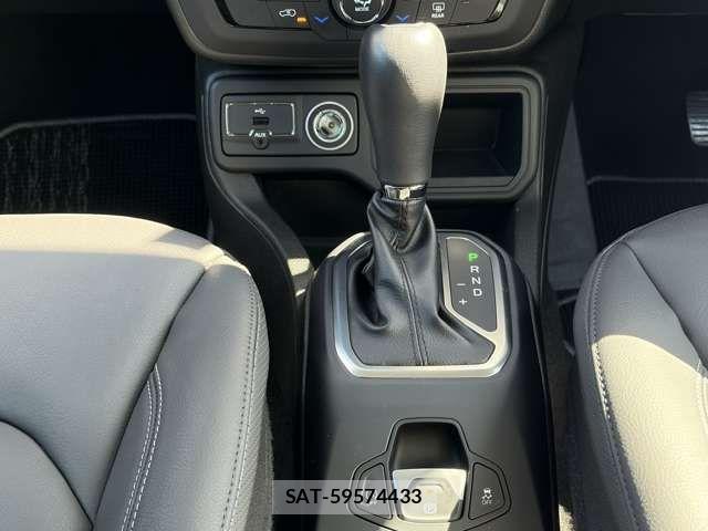 Jeep RENEGADE 2024-04 7220058-18