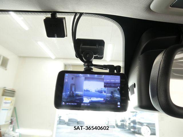 Jeep RENEGADE 2017-06 7508887-26