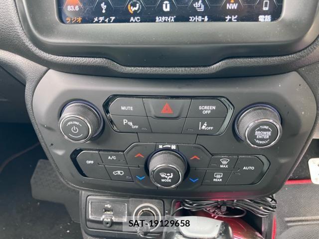 Jeep RENEGADE 2018-10 7724405-19