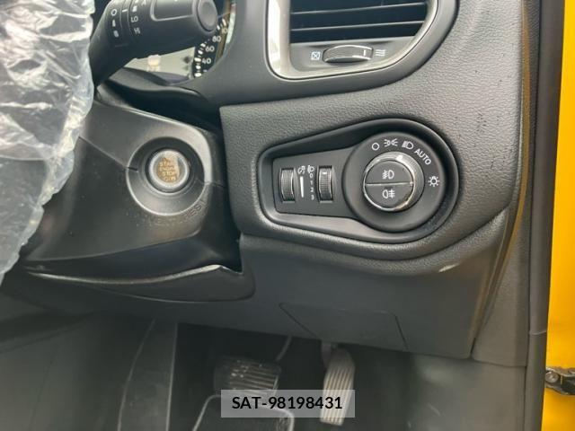 Jeep RENEGADE 2023-09 7724398-17