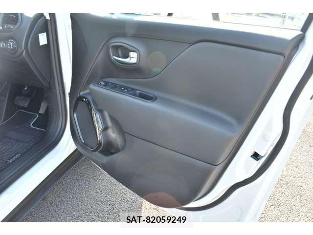 Jeep RENEGADE 2023-04 7724396-11