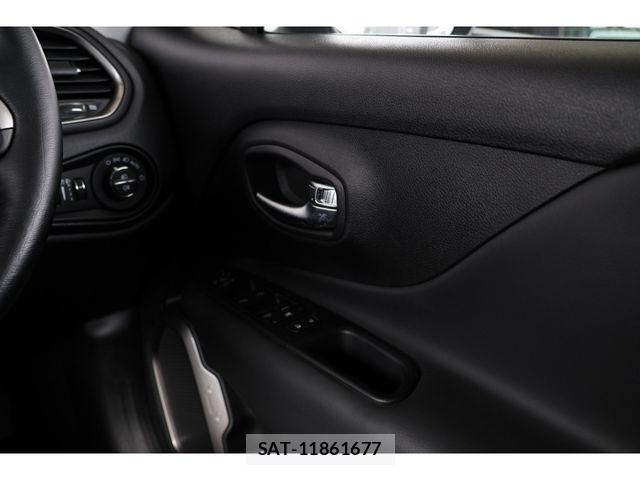 Jeep RENEGADE 2021-09 7785844-17