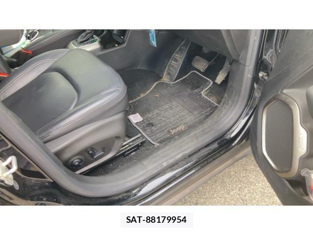 Jeep RENEGADE 2019-06 7785836-10