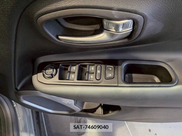 Jeep RENEGADE 2021-05 8130676-16