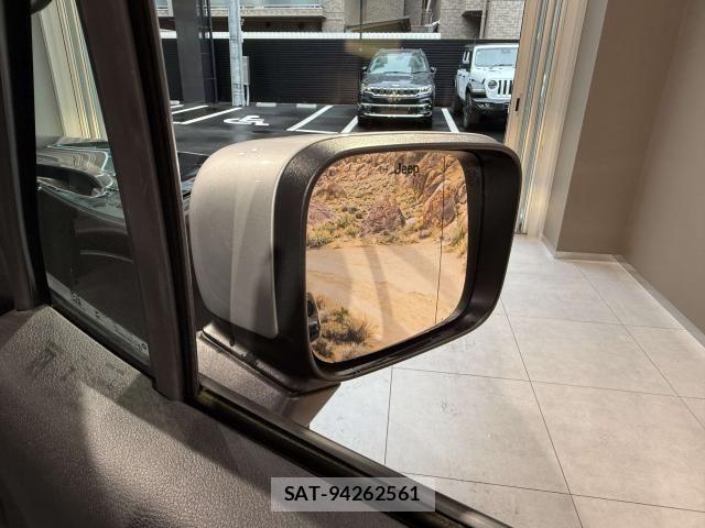 Jeep RENEGADE 2023-06 8130685-9