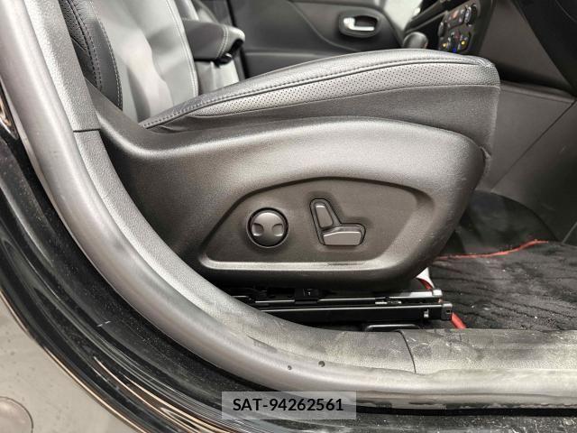 Jeep RENEGADE 2023-06 8130685-12