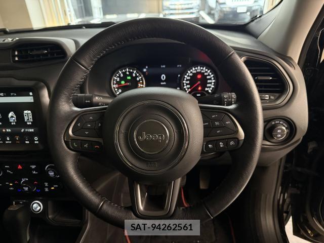 Jeep RENEGADE 2023-06 8130685-16