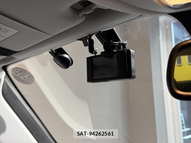 Jeep RENEGADE 2023-06 8130685-26