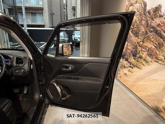 Jeep RENEGADE 2023-06 8130685-8