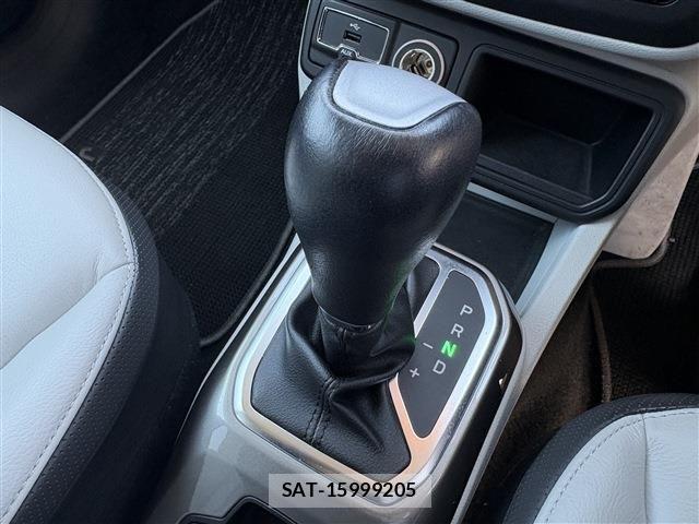 Jeep RENEGADE 2021-06 8208006-17