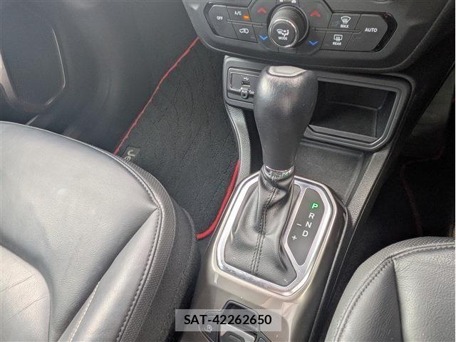Jeep RENEGADE 2020-06 8208008-17