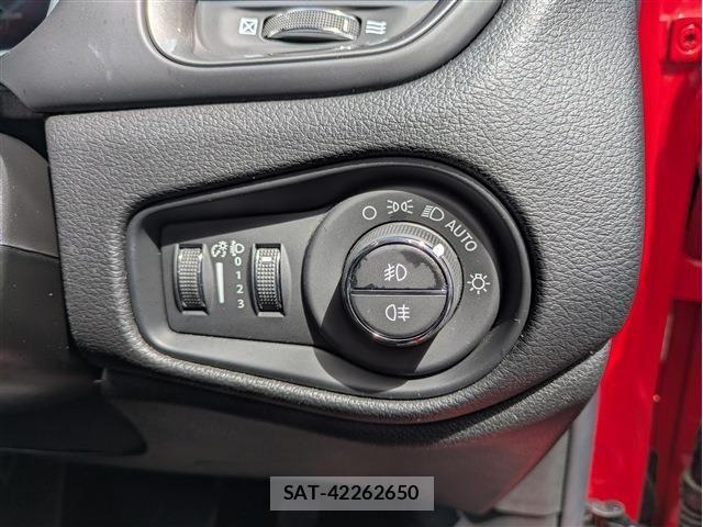 Jeep RENEGADE 2020-06 8208008-20