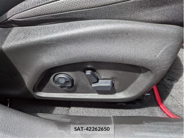 Jeep RENEGADE 2020-06 8208008-21