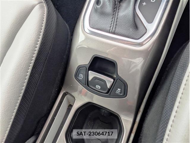 Jeep RENEGADE 2021-10 8208007-17
