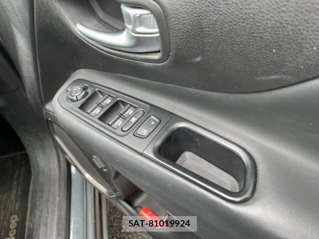 Jeep RENEGADE 2019-02 8245502-28