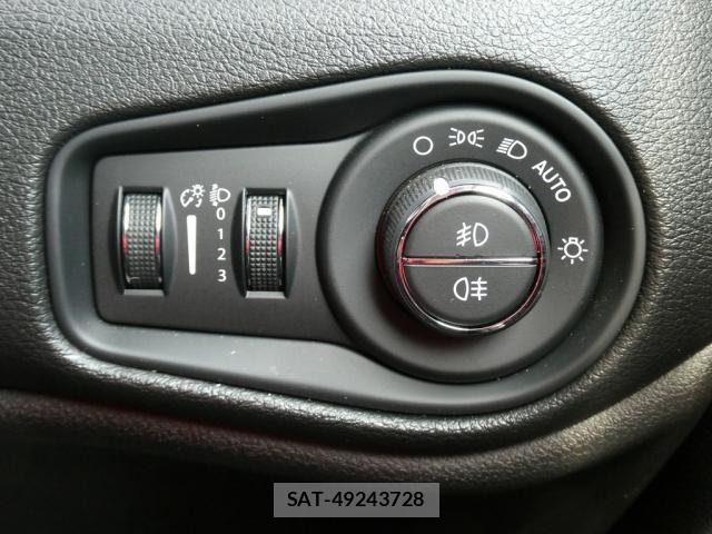 Jeep RENEGADE 2018-01 8314912-16